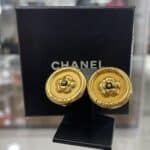 【シャネル 販売】ゴールド×カメリアモチーフが上品で素敵なカメリアイヤリングが入荷しました✨