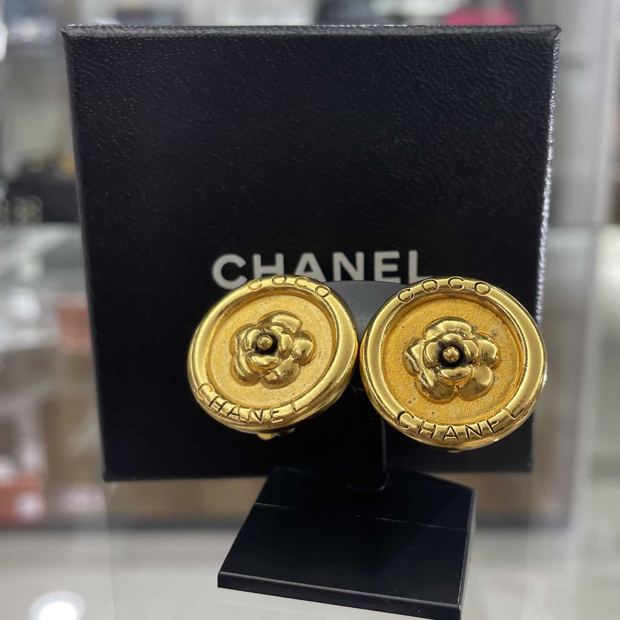 【シャネル 販売】ゴールド×カメリアモチーフが上品で素敵なカメリアイヤリングが入荷しました✨