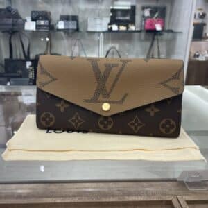【ルイヴィトン 販売】エレガントで上品な雰囲気が高級感たっぷり✨ポルトフォイユ・サラが入荷中です🤎