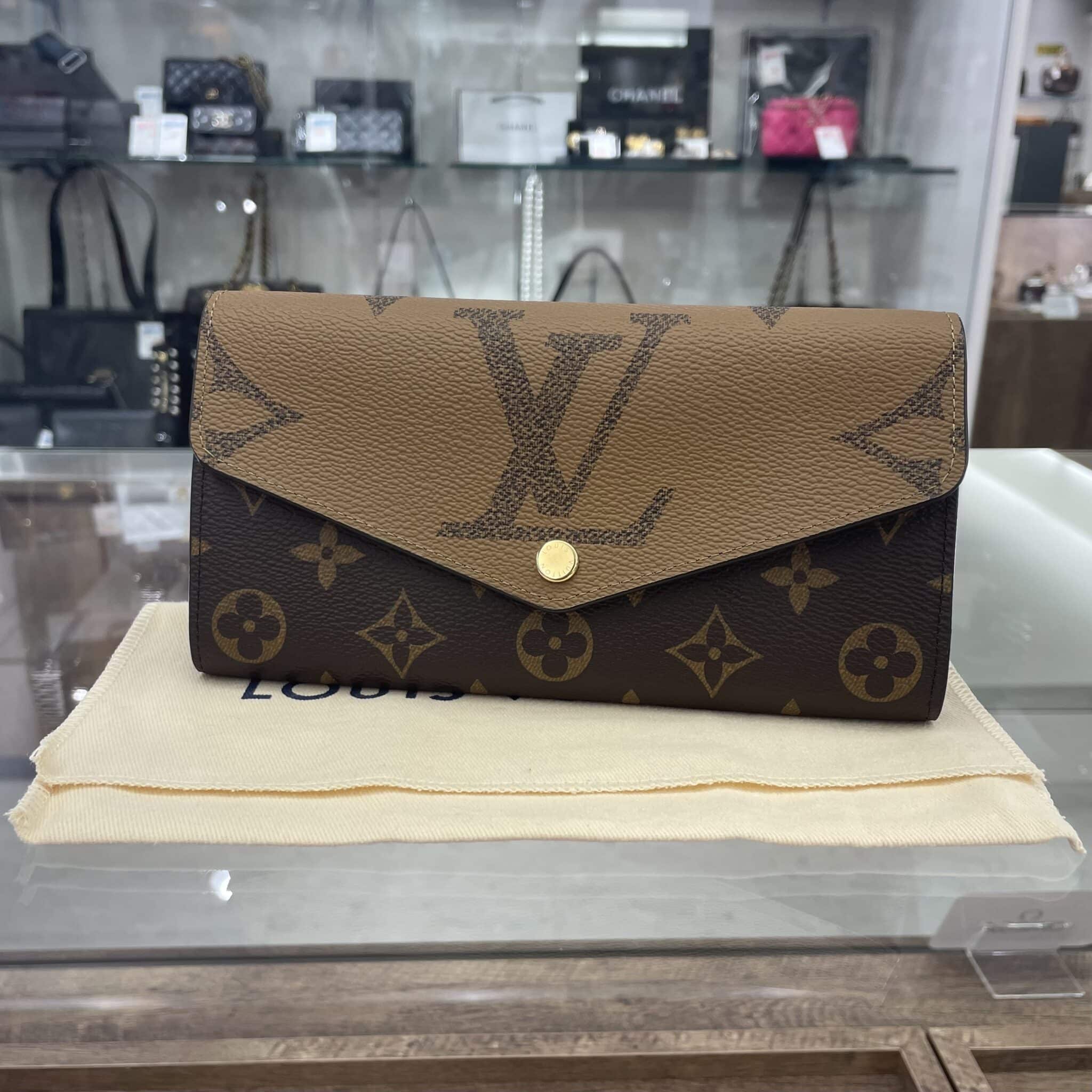 【ルイヴィトン 販売】エレガントで上品な雰囲気が高級感たっぷり✨ポルトフォイユ・サラが入荷中です🤎