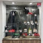 【ブランド 販売】入口のハイケースを変更いたしました🎄✨