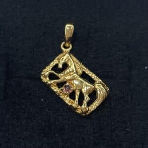 【金 販売】今年の干支！馬モチーフのトップが入荷しました🐎✨