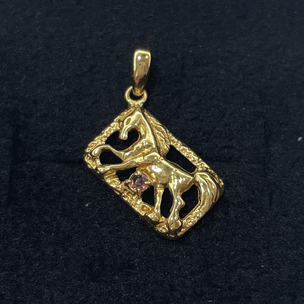 【金 販売】今年の干支！馬モチーフのトップが入荷しました🐎✨