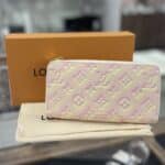 【ルイヴィトン 販売】星空のようなメタリックカラーがとてもかわいいジッピーウォレットが入荷しました💗