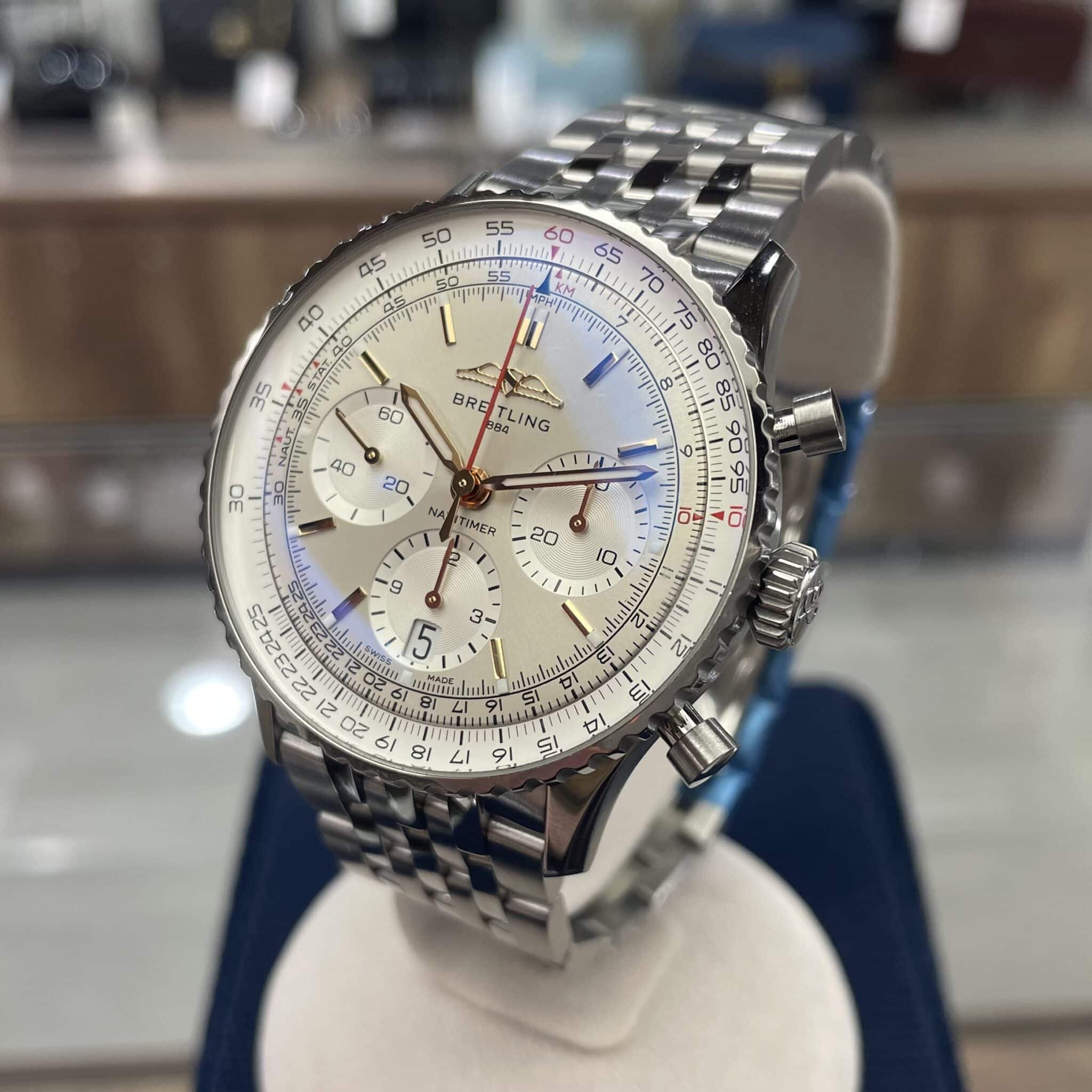 【時計 販売】パイロットだけでなく、多くの人々を魅了し続けている🚀 ナビタイマー B01 クロノグラフ41 はいかがですか❔