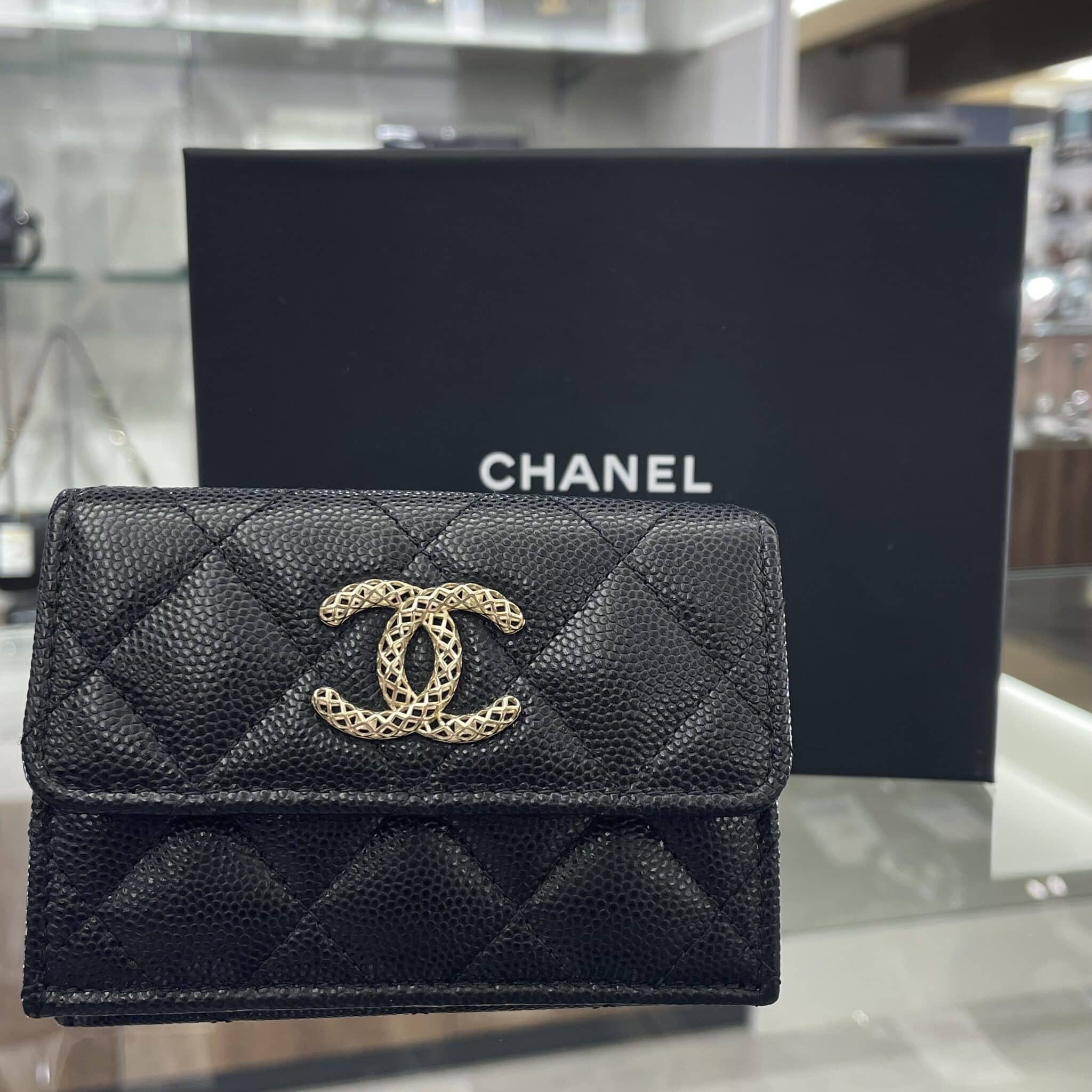 【シャネル 販売】コンパクトなサイズ感が使いやすい👌🖤 スモールフラップウォレットが入荷しました✨