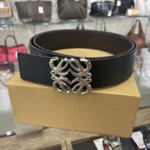 【ブランド 販売】シンプルで合わせやすい🖤🩶ロエベのアナグラムベルトが入荷しました✨