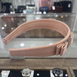 【フェラガモ 販売】淡いピンクカラーがこれからの季節にぴったり💝ヴァラリボンカチューシャはいかがですか？