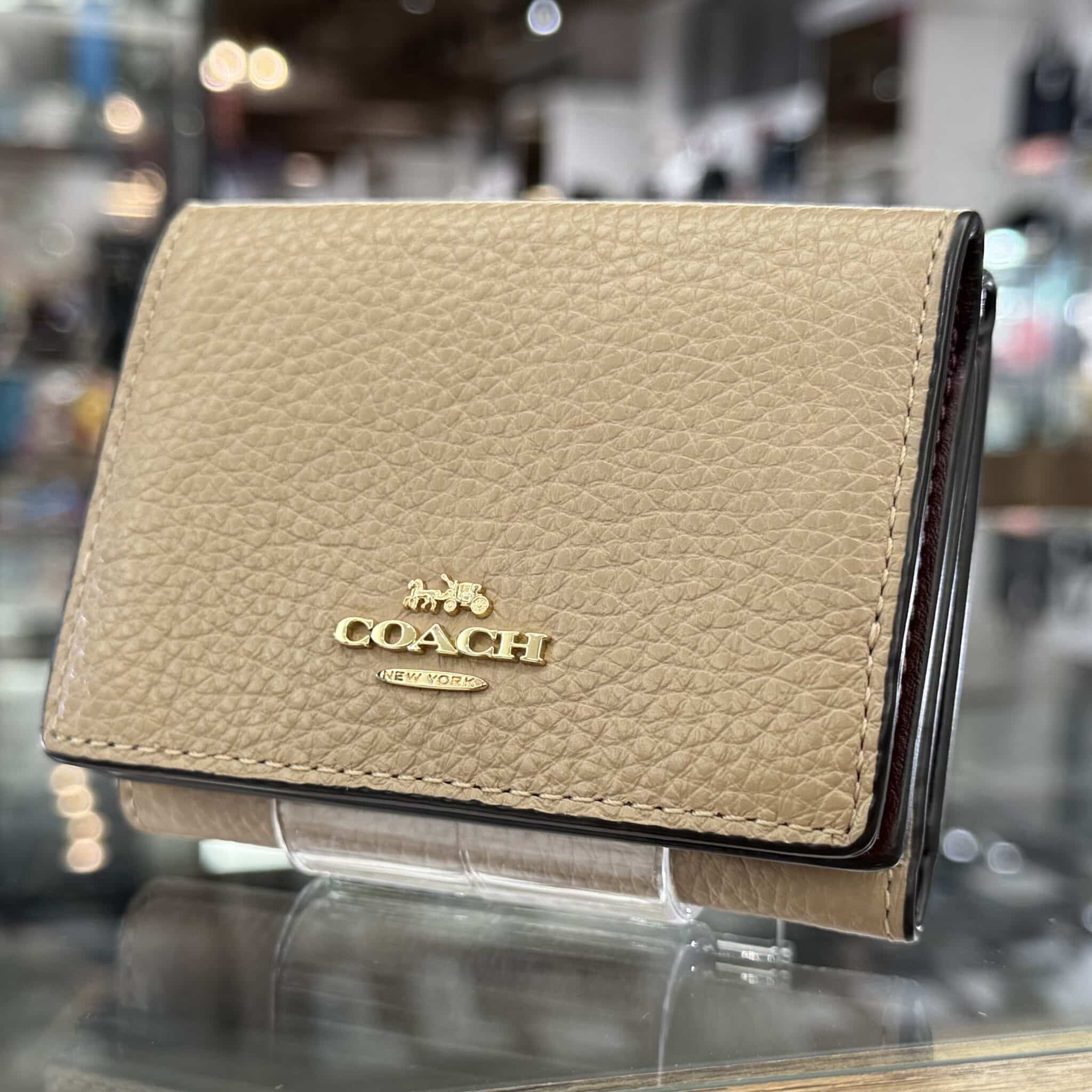 【COACH　販売】秋カラー🍂＆ミニサイズが可愛いウォレットはいかがですか❓✨