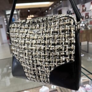 【PRADA　販売】これからの季節におすすめ♥PRADAのツイードバッグはいかがですか❓
