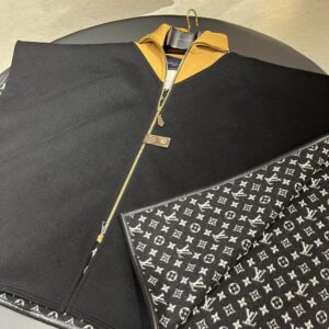 【LOUIS VUITTON ルイヴィトン PW222W ハイネックジップアップポンチョ】を盛岡市のお客様よりお買取りさせていただきました！