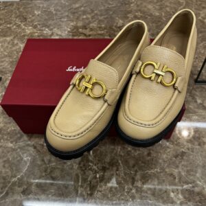 【FERRAGAMO フェラガモ ガンチーニ ローファー】を盛岡市のお客様よりお買取りさせていただきました!