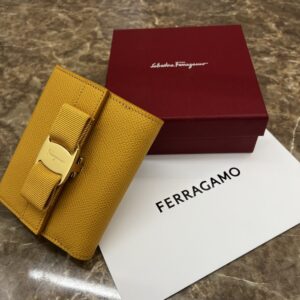 【FERRAGAMO フェラガモ 22A926 日本限定２つ折り財布】を盛岡市のお客様よりお買取りさせていただきました！
