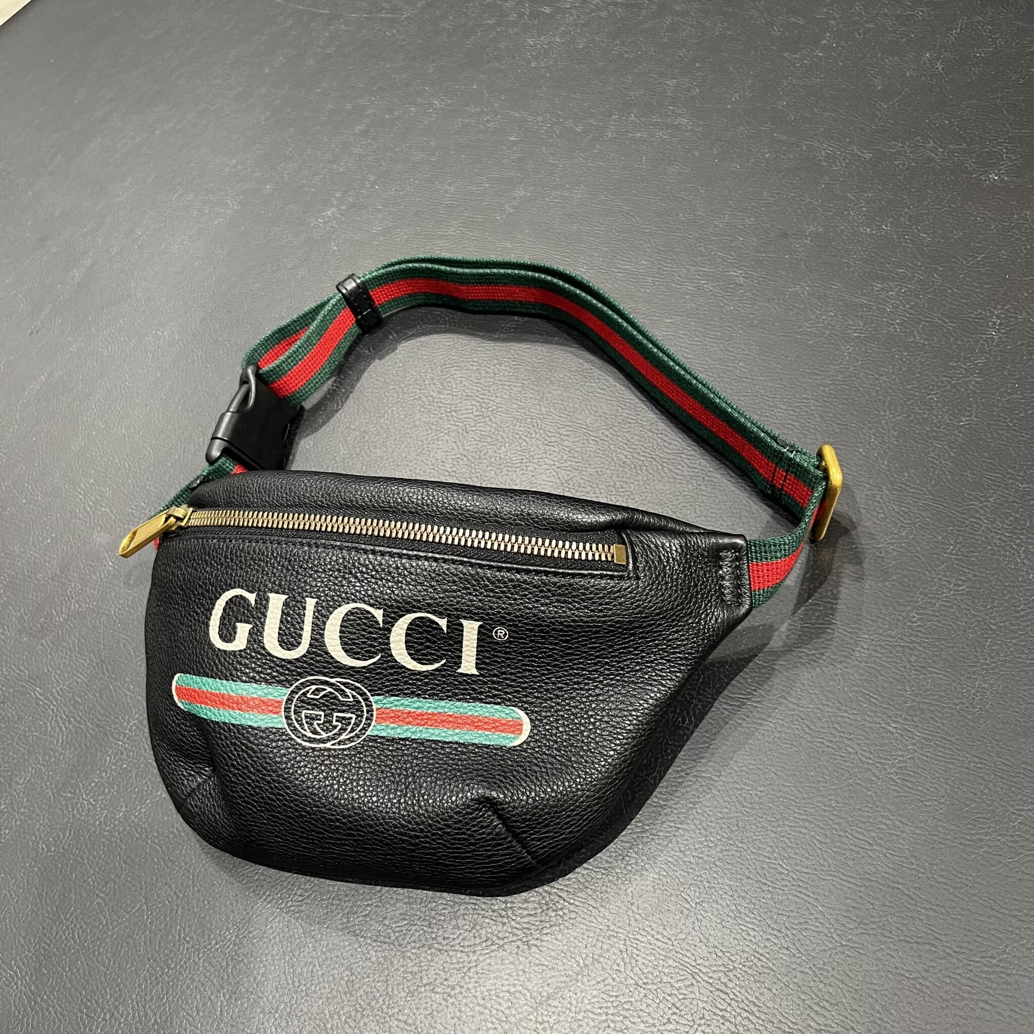 【GUCCI グッチ 527792 スモールベルトバッグ】を盛岡市のお客様よりお買取りさせていただきました！