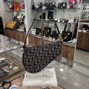 【ディオール 販売】大人気のC.DIOR/トロッターバッグが入荷中です😍