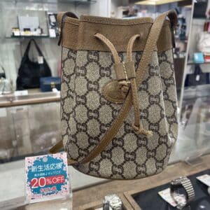 【グッチ　販売】春のお出かけにもぴったり🌸グッチプラス 巾着ショルダーバッグが今ならなんと20％OFFです🌸