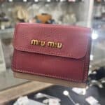 【ブランド　販売】手元にさりげない華やかさを添えてくれる MIUMIUのお財布が入荷してます🩷🩷