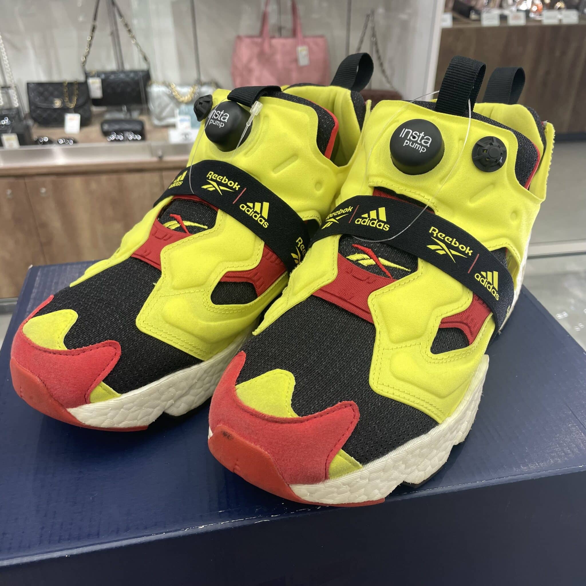 【アパレル 販売】遊び心たっぷり💛 Reebok×adidasコラボのINSTA PUMP FURY BOOSTはいかがですか❓
