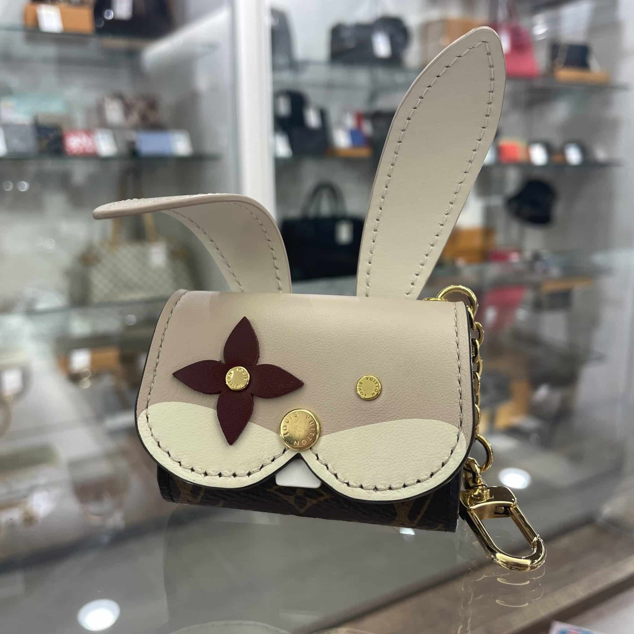 【ルイヴィトン 販売】大人が楽しむさりげない可愛い💗 エテュイ・イヤホンが入荷しております🐰