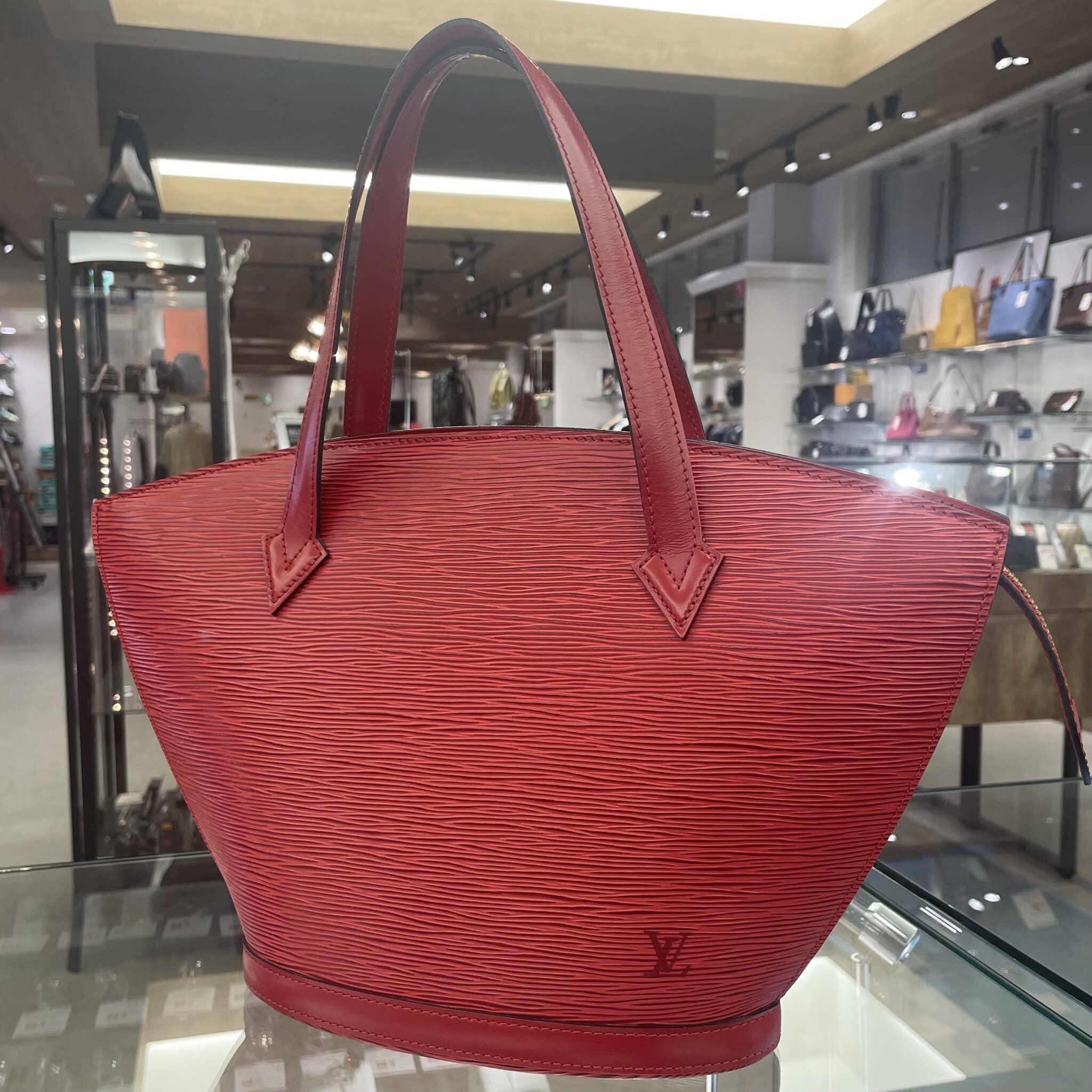 【ルイヴィトン 販売】鮮やかなレッドカラーが目を惹く❤️M52267 サンジャック・ショッピング はいかがですか❓