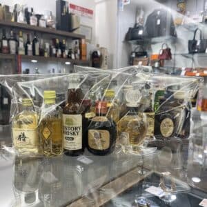 【お酒　販売】呑んで楽しむもよし、コレクションとして楽しむのもよしなウイスキーのミニボトルセットが店頭に入荷しました🥃✨
