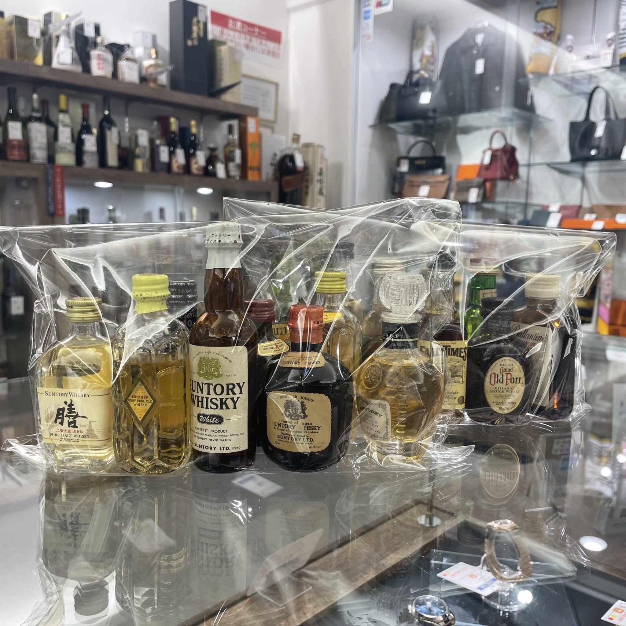【お酒　販売】呑んで楽しむもよし、コレクションとして楽しむのもよしなウイスキーのミニボトルセットが店頭に入荷しました🥃✨
