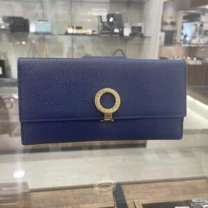 【ブランド 販売】ブルーのカラーリング×ピンクカラーが上品で素敵なブルガリの長財布が入荷しております💙💗