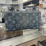 【ルイヴィトン 販売】デニムのモノグラムが目を惹く💙ジッピーウォレットはいかがですか❓