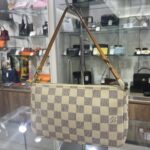 【ルイヴィトン 販売】爽やかなダミエアズールが素敵なポシェットアクセソワールが入荷しております🤍🤍