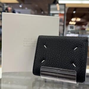 【ブランド　販売】スマートで洗練された印象♡Maison Margiela メゾン マルジェラの2つ折り財布をご紹介します🙆🏻‍♀️