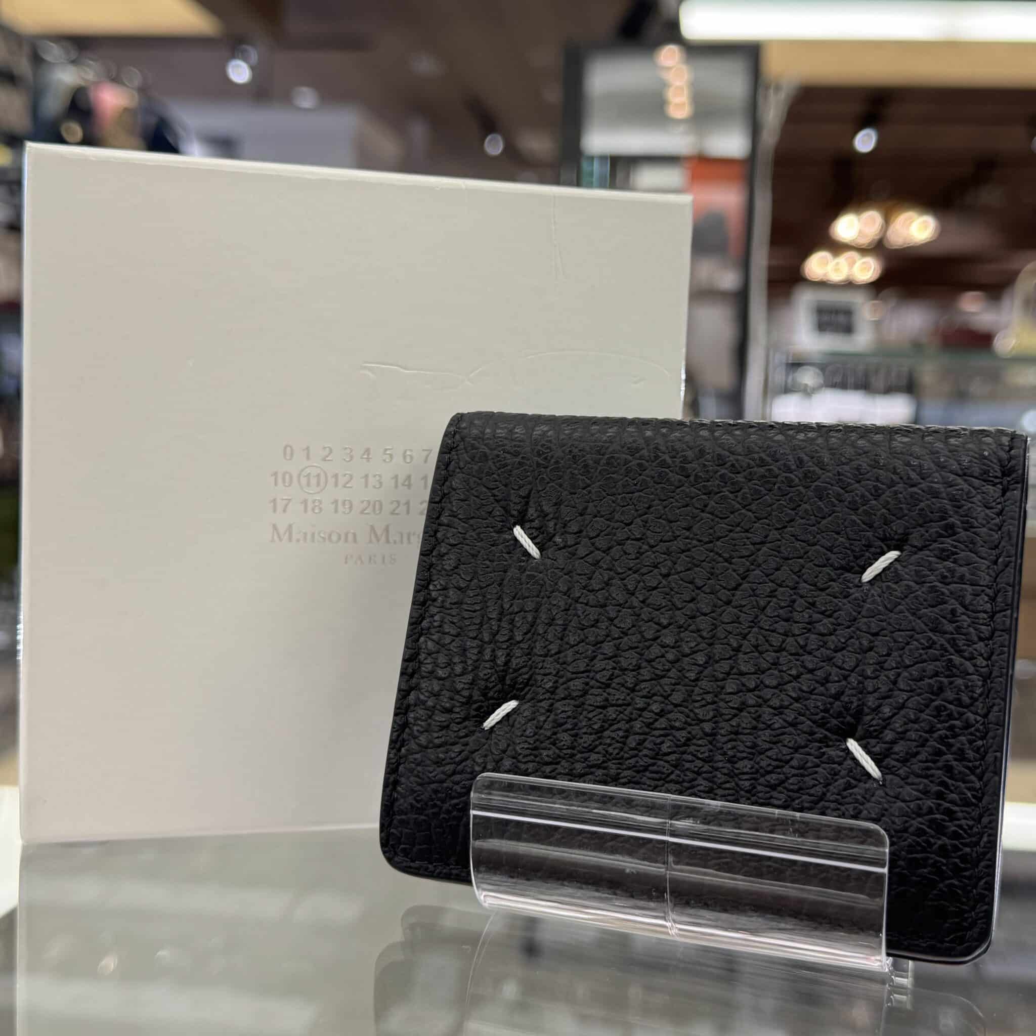 【ブランド 販売】スマートで洗練された印象♡Maison Margiela メゾン マルジェラの2つ折り財布をご紹介します🙆🏻♀️