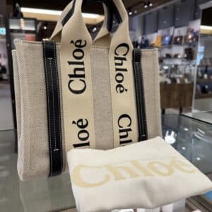 【ブランド　販売】ロゴリボンが可愛い⭐Chloe クロエのWoody ウッディスモールトートバッグ販売中です♬