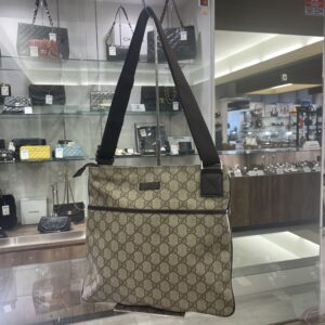 【グッチ 販売】上品なGG柄が素敵なGGスプリーム ショルダーバッグが昨日入荷しました🫶🏻