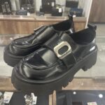 【ブランド 販売】大人かっこいい足元に🎶MIUMIUのサイドバックルローファーが入荷しております✨