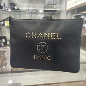 【シャネル 販売】洗練された印象が高級感たっぷり🖤🖤シャネルドーヴィルクラッチバッグが入荷しました✨