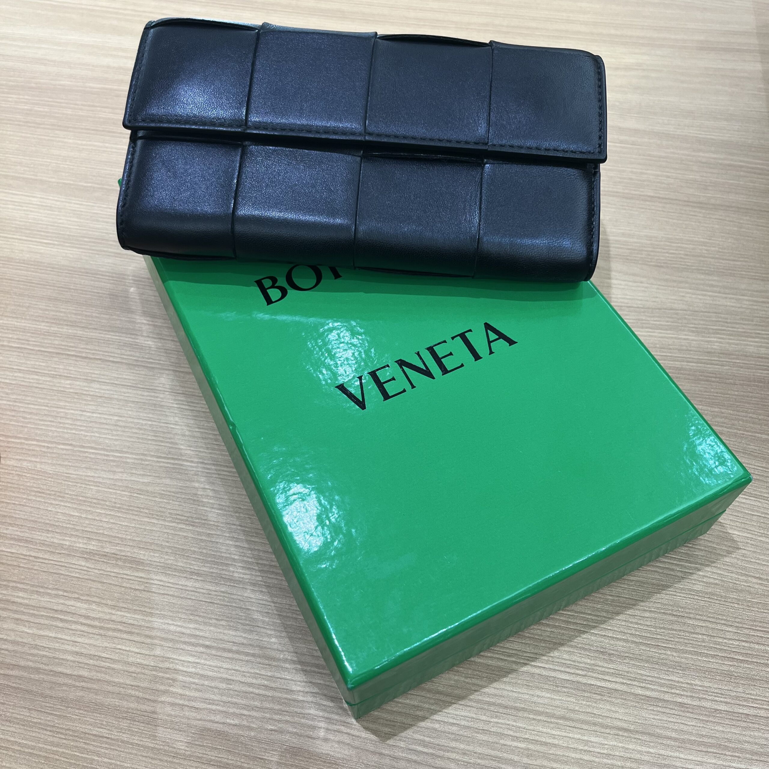 【かんてい局八戸店】ボッテガヴェネタ 742694 マキシイントレチャート長財布をお買取りさせていただきました!