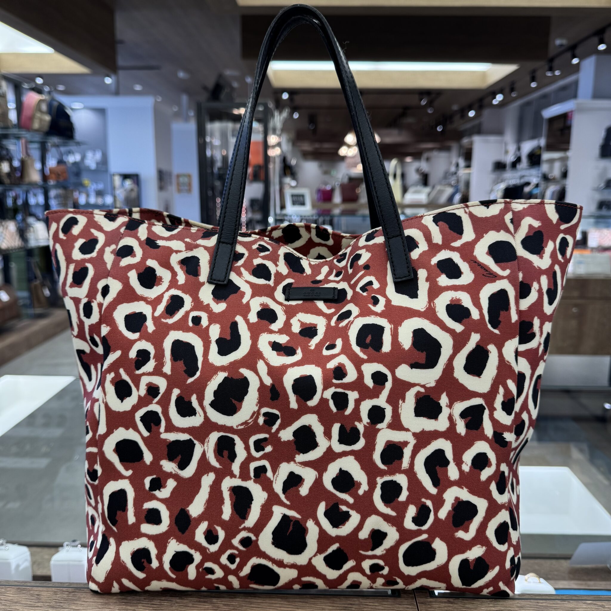 【GUCCI　販売】普段使い用バッグにも、お仕事バッグにも🙆🏻‍♀️使いやすいサイズ感のバッグが入荷しました🎉🎉