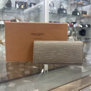 【ルイヴィトン　販売】シルバーウィーク前にチェックしたい！ミュルティクレ4が入荷しております✨