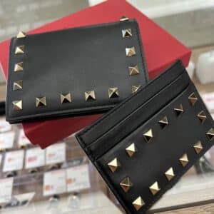 【ブランド　販売】お揃いで持ちた～い😍ロックスタッズのミニウォレットとカードケース入荷しております🎉