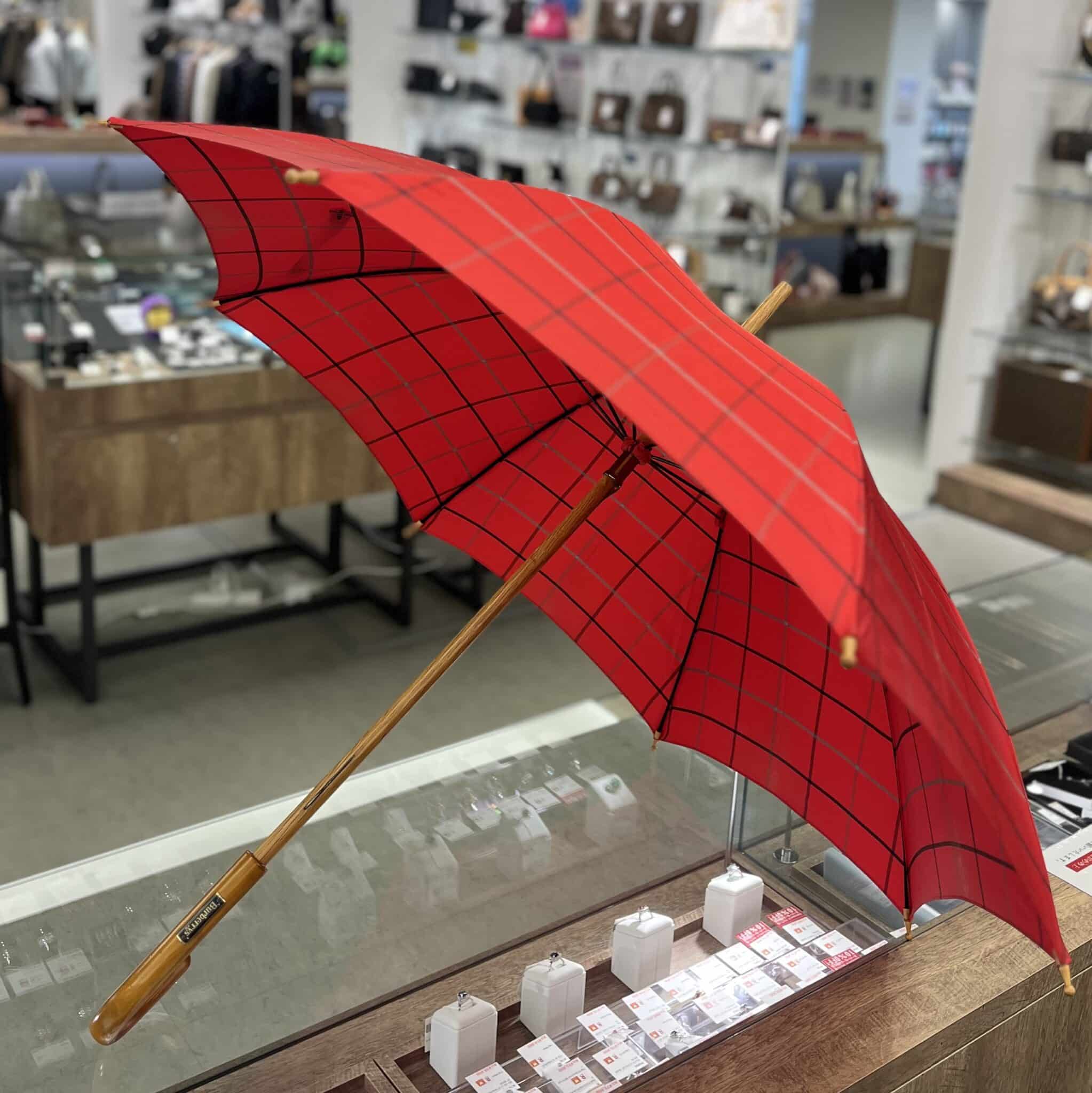 【バーバリー 販売】雨が続く今日この頃☔お気に入りの傘を用意してお出かけしてみませんか🌂💛