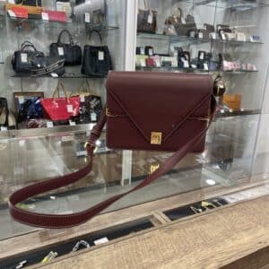 【カルティエ 販売】シックで上品なバッグをお探しの方、カルティエのショルダーバッグはいかがですか?