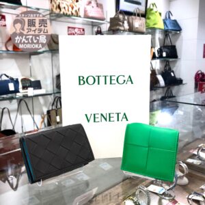 【ボッテガ・ヴェネタ　販売】小さめバッグにINできるコンパクトサイズのウォレット✨