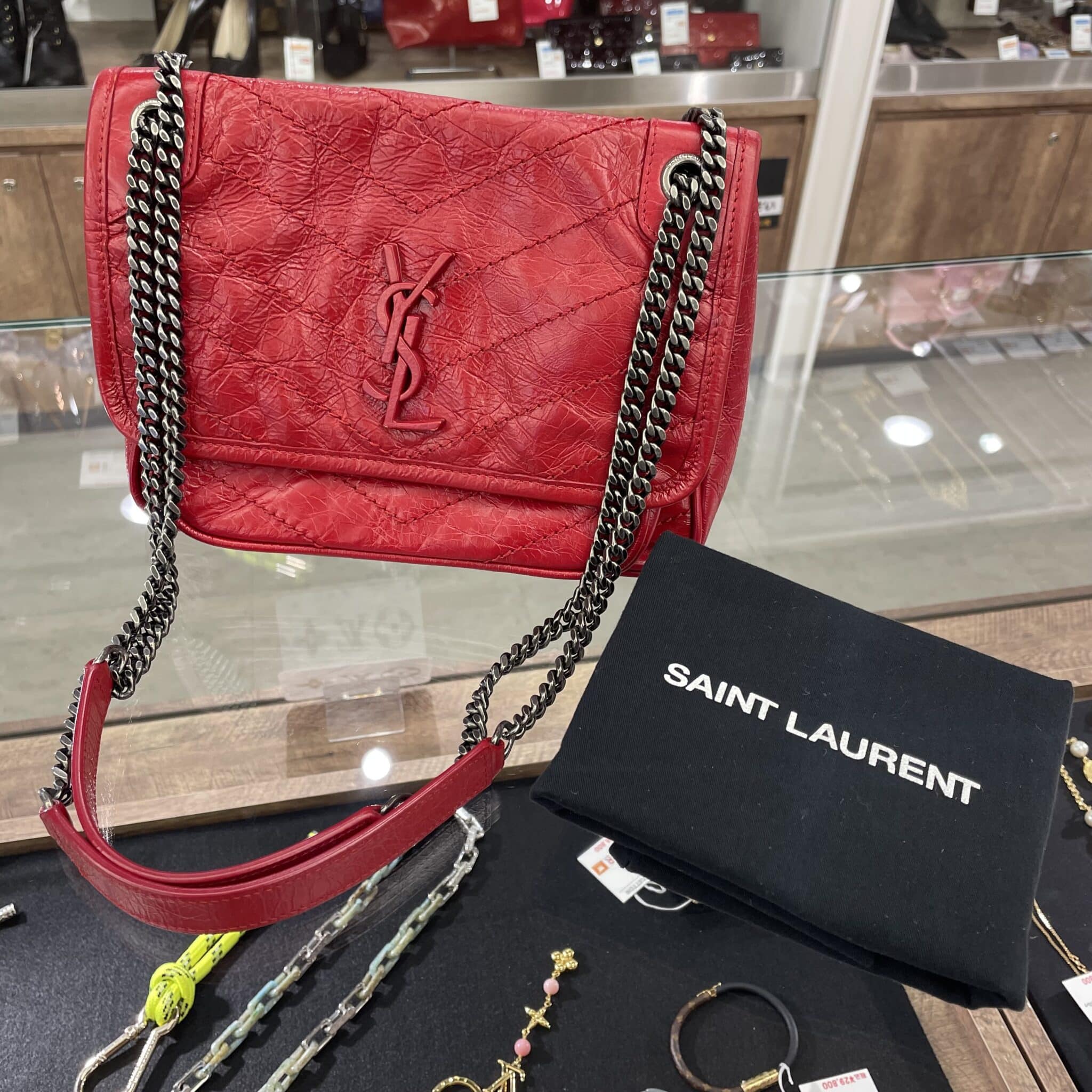 【SAINT LAURENT　販売】チェーンショルダーバッグやクロスボディバッグとしても使えるかっこいいバッグが入荷中です🙆‍♀️✨