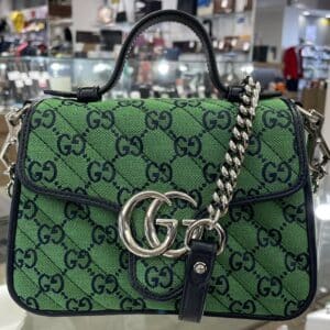 【GUCCI 販売】2WAYで使えて個性的なハンドルバッグが入荷中です💚✨