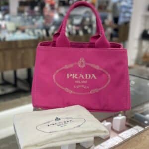 【プラダ  販売】鮮やかなピンク色が素敵なプラダのカナパトートが入荷中です💗