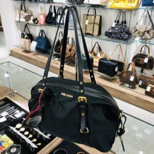 【プラダ　販売】まだまだ厳しい日差しが続くこの季節🌞バッグとサングラスでトータルコーデ✨