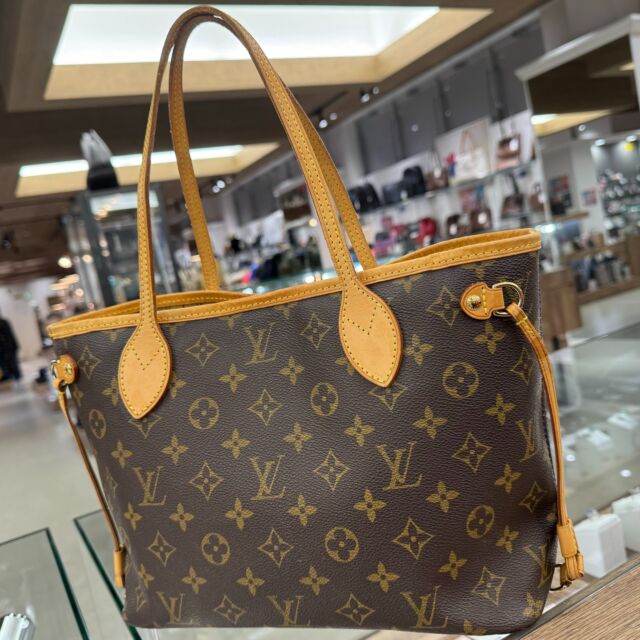 こんにちは😉
かんてい局盛岡店です⤴⤴

LOUIS VUITTON ルイヴィトンから、
M40155 ネヴァーフルPMが
店頭に入荷しました☘

軽量で普段使いにぴったりなPMサイズは
大活躍間違いなしのバッグ🙆‍♀️🧡💛

若干の使用感はございますが、
まだまだお使いいただける状態です😍

ぜひ店頭にてご覧ください🙏🏻‎💕

今日は雨降りの1日になりそう☔
お出かけの際には足元お気をつけください🚙💨

皆さまのご来店お待ちしております🙇‍♀️

#かんてい局盛岡店
#おかげさまで6周年
#LOUISVUITTON
#ルイヴィトン
#M40155
#ネヴァーフルPM
#トートバッグ
#ブランドバッグ
#ブランド販売
#ブランド買取
#質預かり
#質屋
#岩手
#盛岡
#本宮
#皆さまのご来店お待ちしております