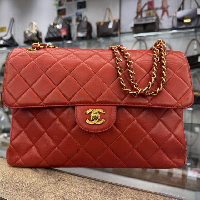 こんにちは🤭
かんてい局盛岡店です‼✨

CHANEL シャネルから、
ラムスキン ダブルフェイス
マトラッセ ダブルチェーンが
店頭に入荷しました〰️🧡💛

パッと鮮やかなレッドカラーに
ゴールド金具が目を惹くお品物🥰

コーディネートのアクセントに
いかがでしょうか❓

ぜひ店頭にてご覧ください🙏🏻‎💕

ただいま6周年感謝祭絶賛開催中🎀
第一弾は10/31(木)まで🙌🏻

皆さまのご来店お待ちしております🙇🏻‍♀️

#かんてい局盛岡店
#おかげさまで6周年
#CHANEL
#シャネル
#ダブルフェイスマトラッセダブルチェーン
#ラムスキン
#ココマーク
#チェーンバッグ
#ブランドバッグ
#ブランド販売
#ブランド買取
#質預かり
#質屋
#岩手
#盛岡
#本宮
#皆さまのご来店お待ちしております