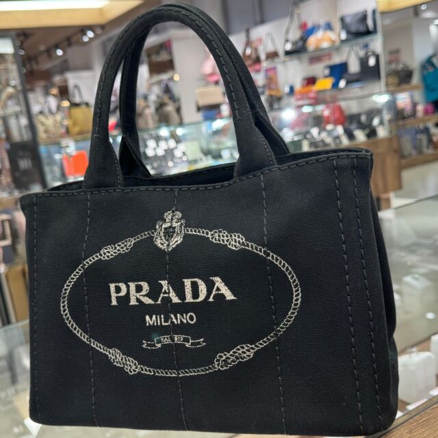 こんにちは💛🧡
かんてい局盛岡店です⤴⤴

PRADA プラダから、1BG439
カナパトートが店頭に入荷しました- ̗̀ 💡 ̖́-

人気のブラックカラー✨

普段使いにぴったりな、
使いやすい大きさのおすすめバッグです🤚🏻

ぜひ店頭にてご覧ください🙏🏻💕

11/17(日)まで6周年感謝祭開催中
期間中は店内商品全品5％OFF🤭‼️

皆さまのご来店お待ちしております️🙇🏻‍♀️

#かんてい局盛岡店
#おかげさまで6周年
#6周年感謝祭
#PRADA
#プラダ
#1BG439
#カナパトート
#ブランドバッグ
#ブランド販売
#ブランド買取
#質預かり
#質屋
#岩手
#盛岡
#本宮
#皆さまのご来店お待ちしております