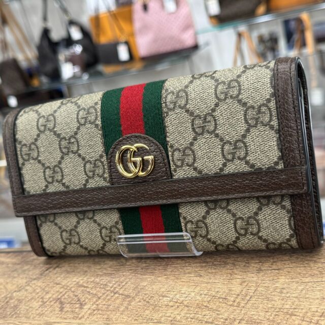 こんにちは🙋🏻‍♀️‼
かんてい局盛岡店です⸜🎀⸝

GUCCI グッチから、523153
オフィディア GGコンチネンタルウォレットが
店頭に入荷しました🤭

使用感少なめ🙆🏻‍♀️💯
収納力も抜群で高級感たっぷりな、
スタッフおすすめウォレットです- ̗̀ 💡 ̖́-

ぜひ店頭にてご覧ください🙏🏻‎💕

昨日まで開催しておりました『6周年感謝祭』、
期間中たくさんのお客様にご来店いただきまして
ありがとうございました🙌🏻

これからも “感謝を込めて丁寧に” 
頑張って参ります🙂

どうぞよろしくお願いいたします🙇🏻‍♀️

#かんてい局盛岡店
#GUCCI
#グッチ
#523153
#オフィディア
#GGコンチネンタルウォレット
#ブランド財布
#ブランド販売
#ブランド買取
#質預かり
#質屋
#岩手
#盛岡
#本宮
#皆さまのご来店お待ちしております